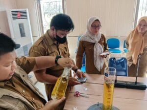 Diskukmperindag PPU Pastikan Takaran Minyakita Pas Setelah Dilakukan Pengujian