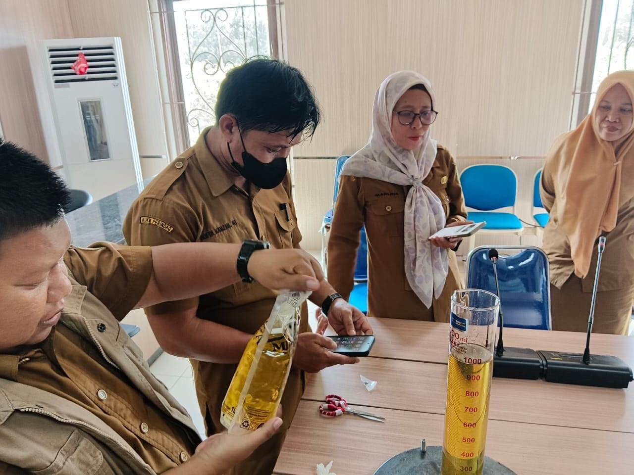 Diskukmperindag PPU Pastikan Takaran Minyakita Pas Setelah Dilakukan Pengujian