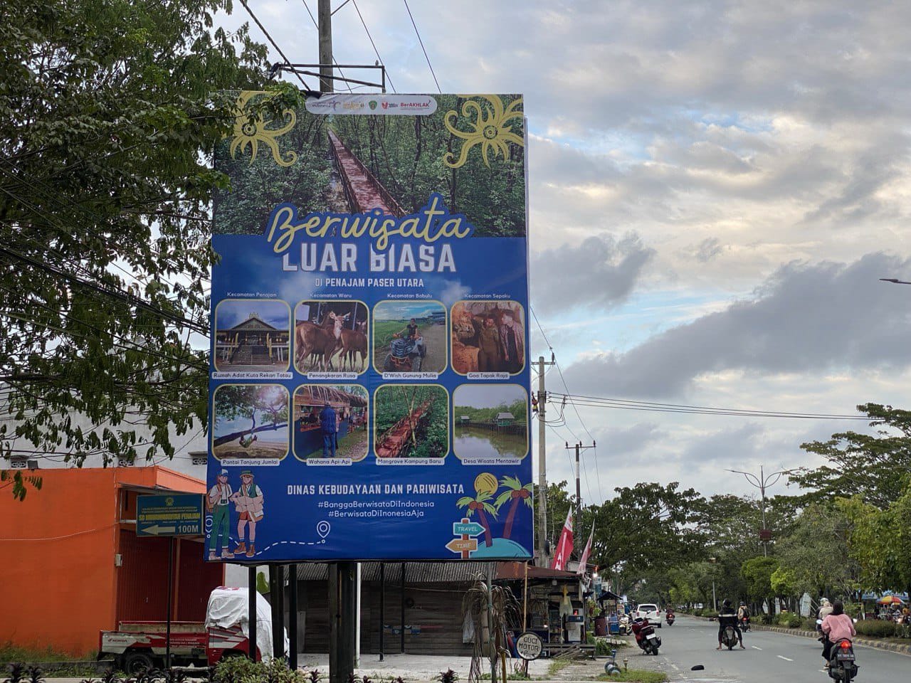 WISATA LEBARAN. Baliho yang memuat informasi sejumlah destinasi wisata di PPU guna menarik minat kunjung masyarakat selama libur lebaran.