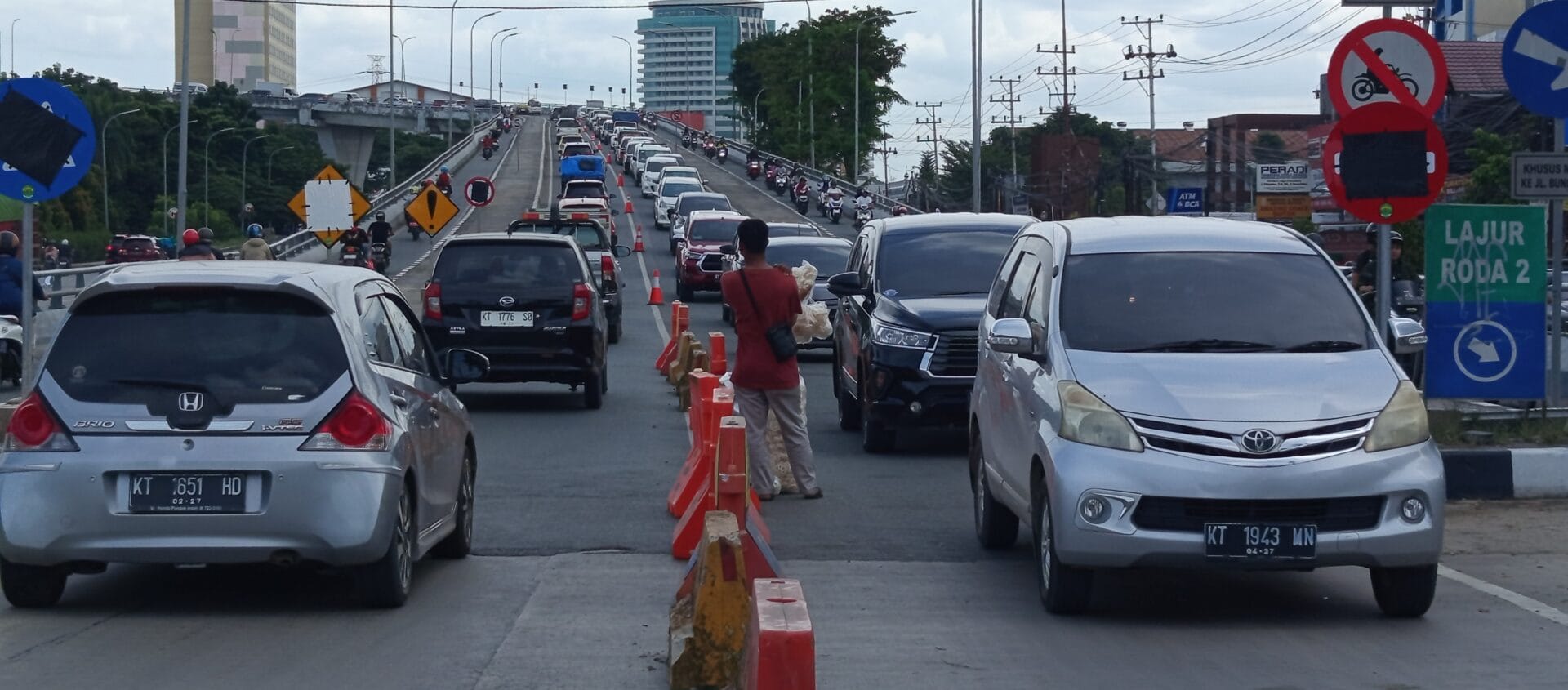 Rekayasa Lalin Jembatan Mahakem, Pagi Ditutup Sorenya Kembali Dibuka; Kendaraan Tertahan Sampai 1 Jam