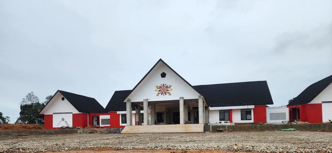 Progres Pembangunan Kantor Camat Baru Kota Bangun Darat Tinggal Sentuhan Akhir, Instalasi Listrik PUPR Kukar Turun Tangan
