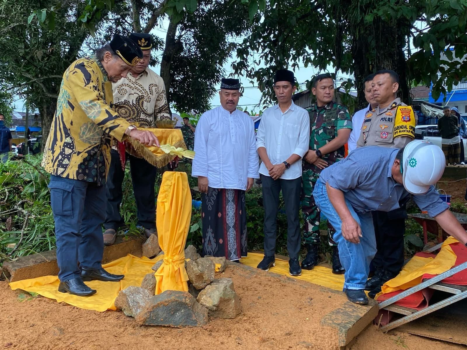 Peletakan Batu Jembatan Pendamping Jembatan Besi Tenggarong. Foto Mia/Seantero.id