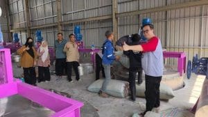 PENINGKATAN PRODUK. Pabrik pengolahan rumput laut di Kecamatan Muara Badak merupakan fasilitas unggulan Pemerintah Kabupaten Kukar untuk mendorong hilirisasi produk kelautan.
