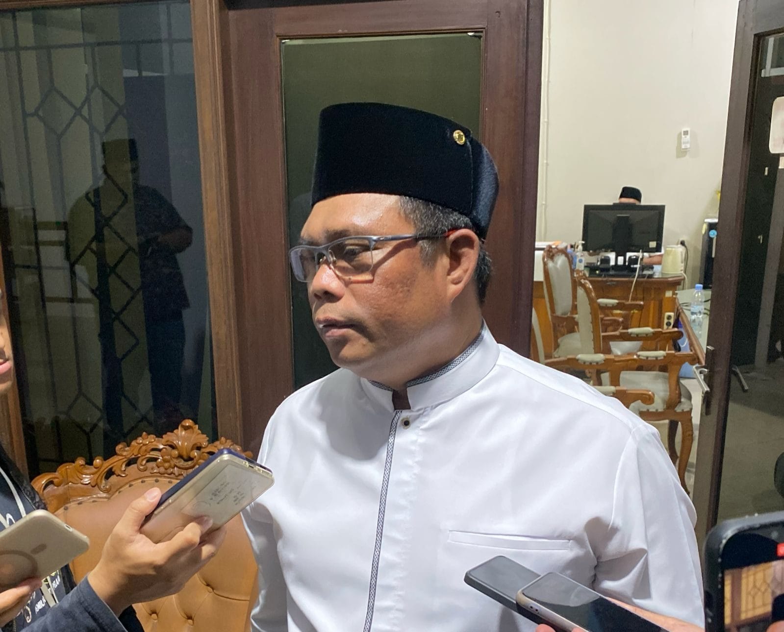 Kepala Disdikbud Kukar, Thauhid Afrilian Noor memberikan keterangan pers kepada awak media.