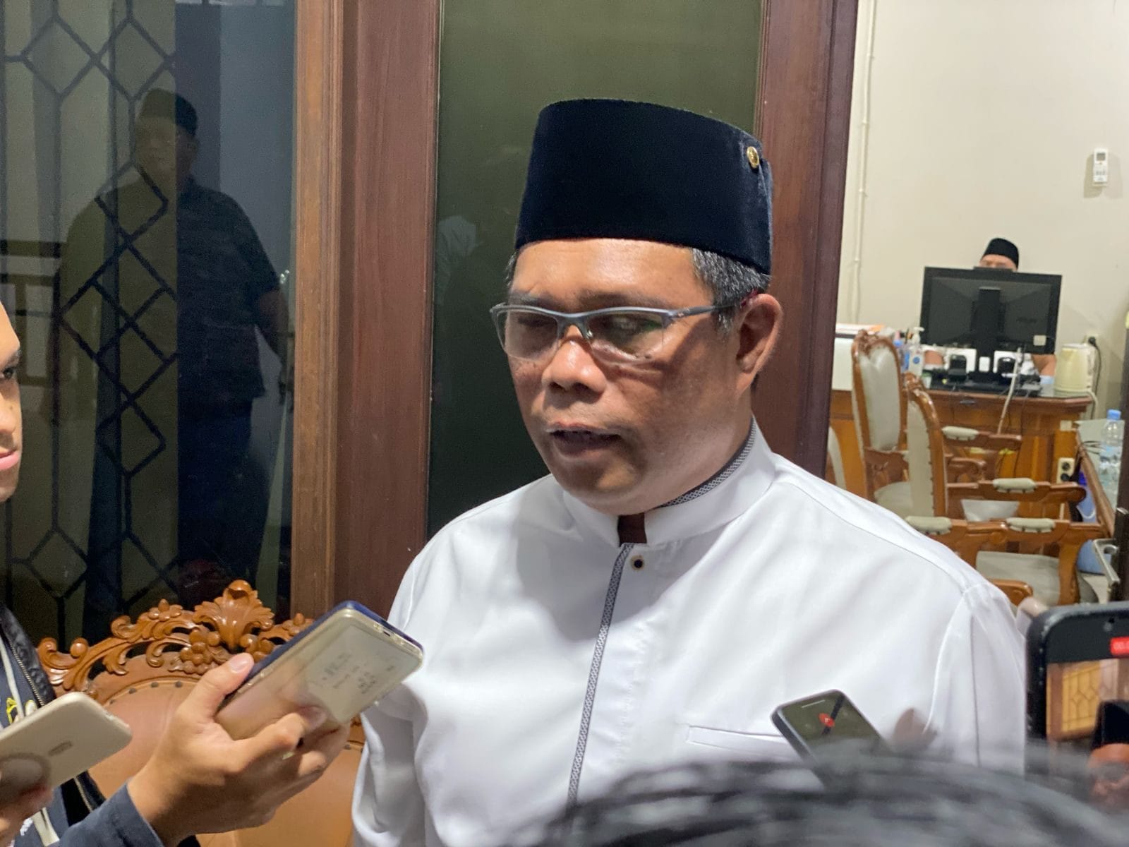 Kepala Disdikbud Kukar, Thauhid Afrilian Noor memberikan keterangan pers kepada awak media.
