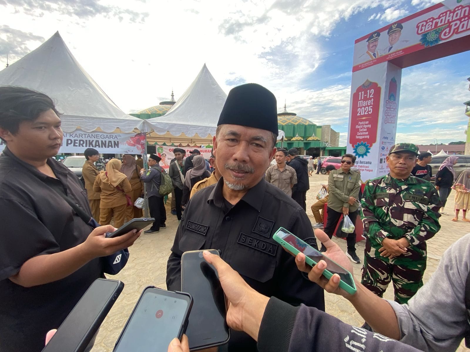 Sekda Kukar, Sunggono ketika menjawab pertanyaan awak media terkait alokasi anggaran PSU.