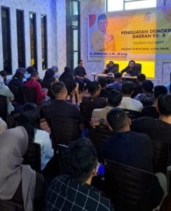 TEGUHKAN DEMOKRASI. Legislator Kaltim H. Apansyah gelar diskusi penguatan demokrasi daerah di Sangatta Utara.