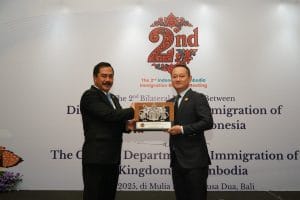 TEKAN TPPO. Pemerintah Indonesia dan Kamboja menandatangani Letter of Intent kerja sama imigrasi di Bali.