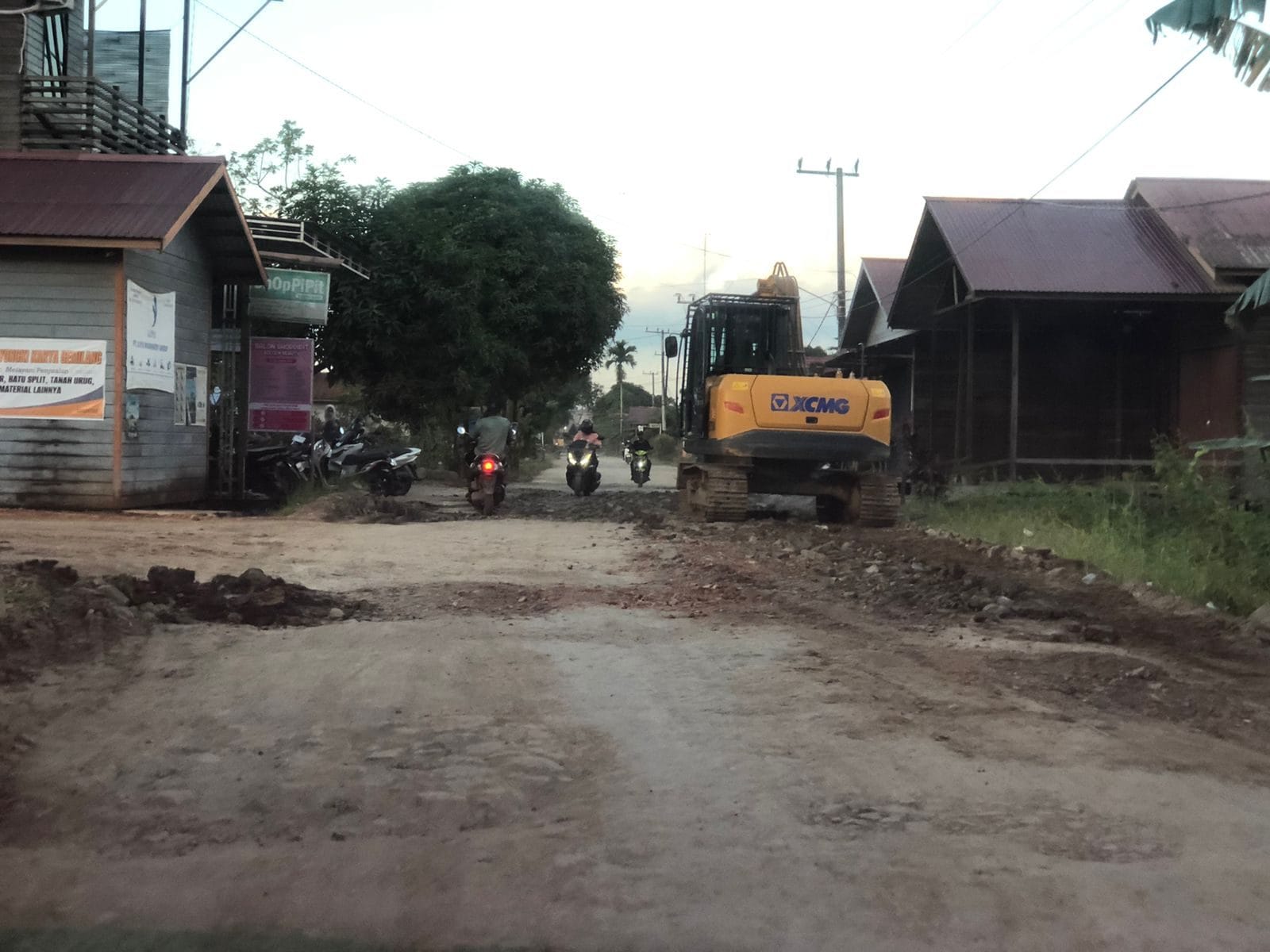 Perbaikan Jalan Sebulu Modern.