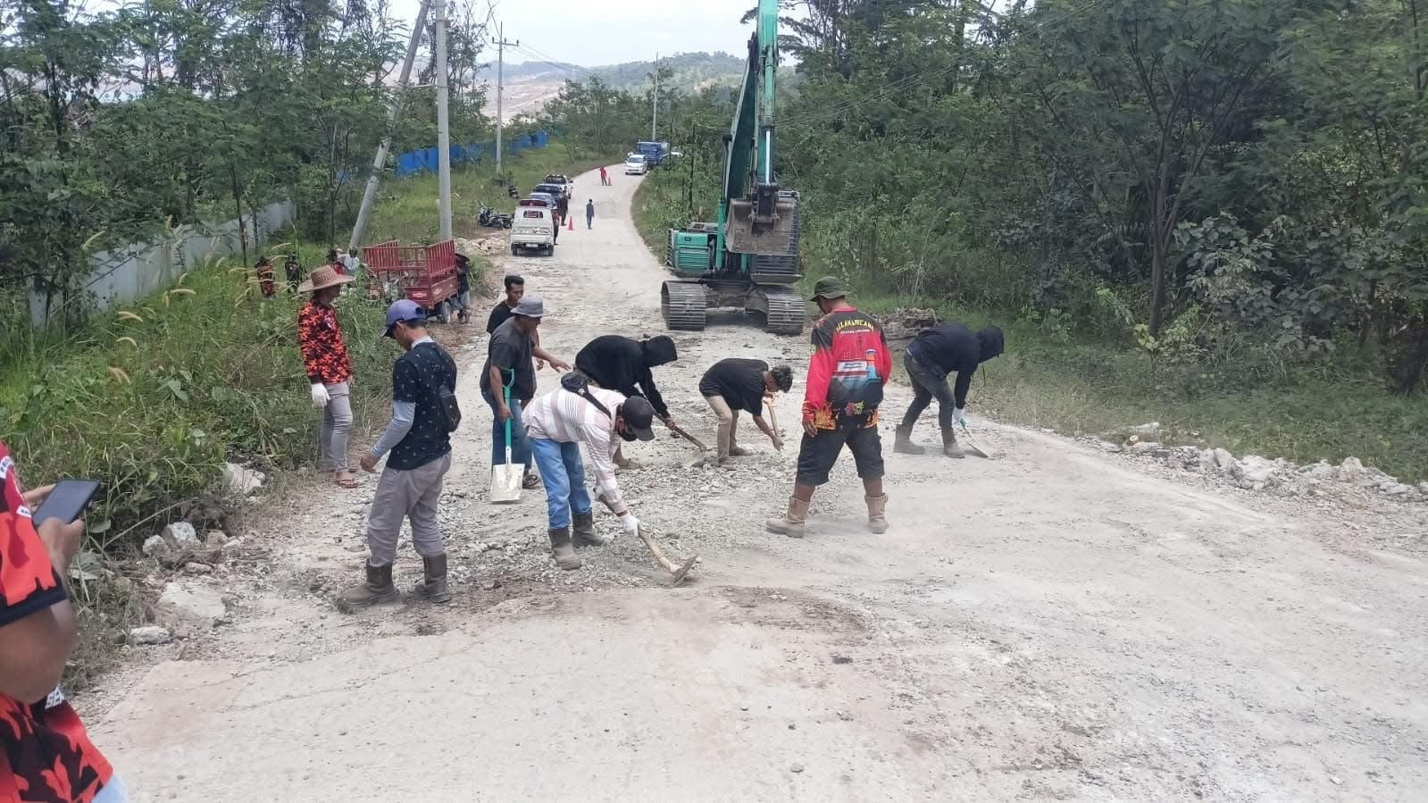 Perbaikan Jalan di Kecamatan Sangasanga, Kukar.