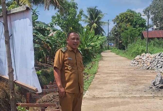 Kepala Desa Loa Raya, Martin.