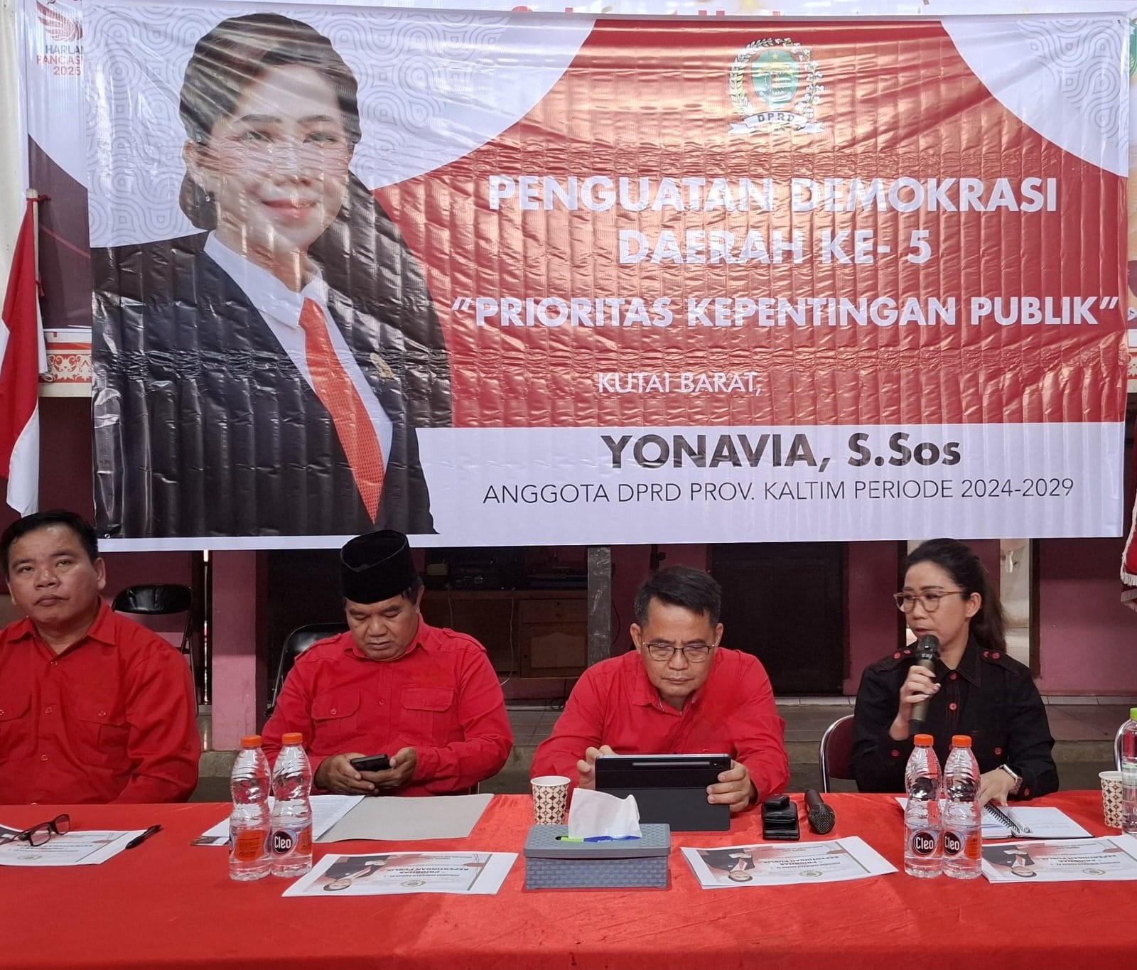 TEGASKAN KOMITMEN. Yonavia menekankan pentingnya partisipasi aktif warga dalam proses pengambilan kebijakan daerah.