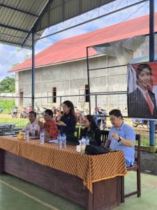 AJAK PEMUDA BERKONTRIBUSI. Yonavia memaparkan pentingnya peran generasi muda dalam pembangunan daerah saat sosialisasi Perda Kepemudaan di Kutai Barat.