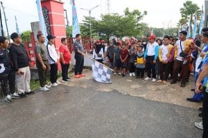Sekda Kukar, Sunggono Lepas Jalan Sehat di Halaman Kantor Camat Muara Badak