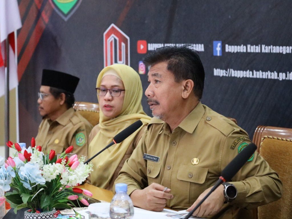 Sekda Kukar, Sunggono Pimpin Rakordal Pelaksanaan Pembangunan Caturwulan I Tahun 2025 di Aula Bappeda.