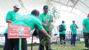 Apel Bersama Aksi Bersih Sampah Plastik dan Penanaman Pohon di Taman Tanjong, Minggu pagi (8/6).