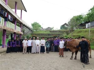 Bupati Kukar Serahkan Hewan Kurban untuk Ponpes