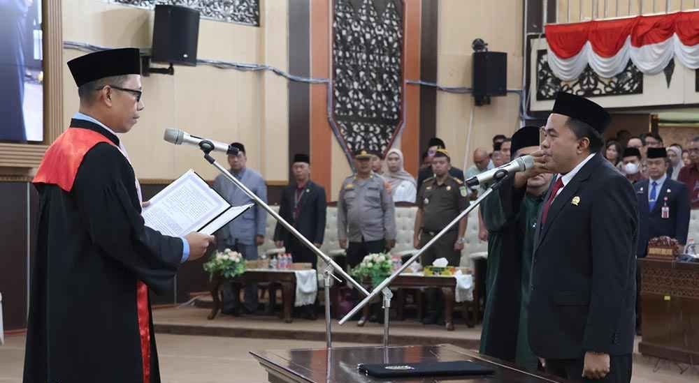 Pelantikan Ketua DPRD Kukar masa Sidang III DPRD Kukar berlangsung di Ruang Sidang Utama DPRD Kukar pada Kamis (19/6/2025).