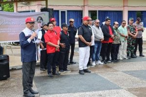 Bupati Kukar Edi Damansyah saat melepas kontingen di Waduk Panji Sukarame, Jumat (20/6/2025).