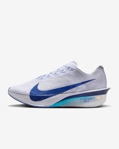 SUPER RINGAN. Nike ZoomX Vaporfly 4 jadi andalan para pelari kompetitif.
