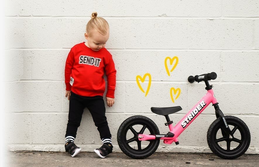 SANGAT RINGAN. Strider 12 Sport 2025 mudah diangkat anak-anak sendiri.