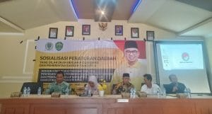 SOSIALISASI. Anggota DPRD Kaltim Fadly Imawan mengajak warga Desa Kerang Dayo bersama-sama memerangi narkotika.