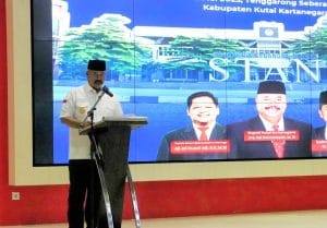 Bupati Kukar, Edi Damansyah membuka secara resmi Binlat bagi calon mahasiswa PKN STAN, di ruang serbaguna Dispora, Selasa (6/5/2025).