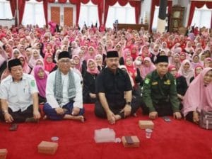 Pengurus dan anggota Majelis Taklim dari Tenggarong dan Loa Kulu bersilaturahmi dengan Bupati Kutai Kartanegara (Kukar) Edi Damansyah di Pendopo Odah Etam