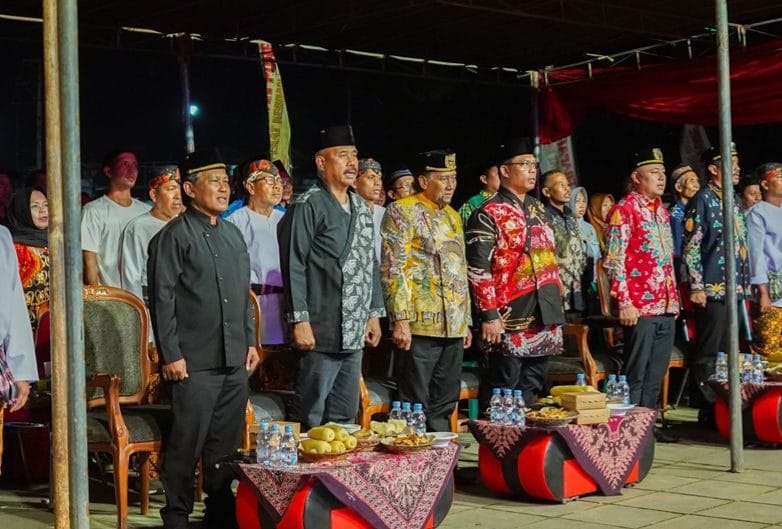 Pelantikan pengurus cabang Sempekat Keroan Kutai Kecamatan Loa Kulu yang berlangsung di Lapangan Sepak Bola Kecamatan Loa Kulu