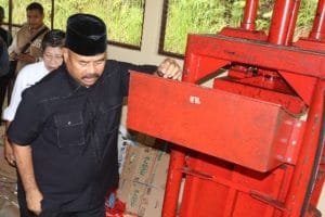 Bupati Kukar Edi Damansyah meresmikan Bank Sampah Asri di Kelurahan Bukit Biru, Kecamatan Tenggarong.