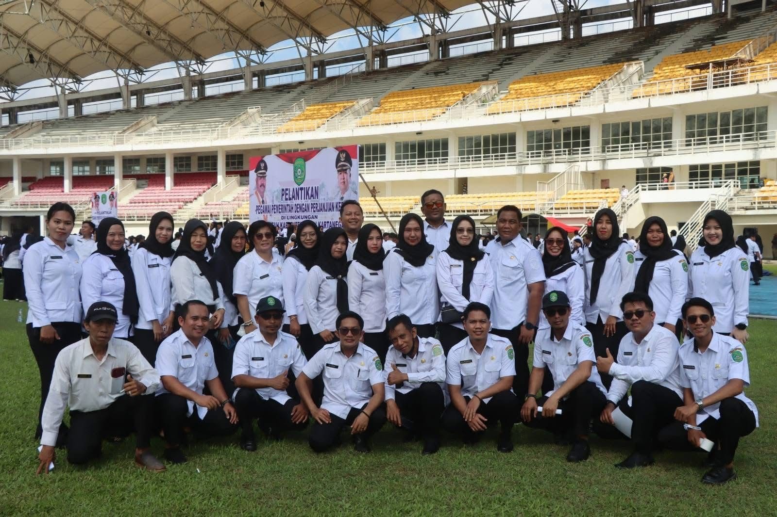 PPPK di Kutai Kartanegara resmi dilantik dalam upacara yang digelar di Stadion Aji Imbut, Senin