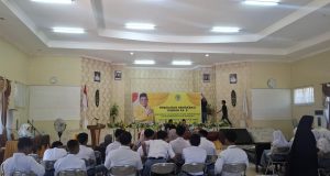 MASA DEPAN. Anggota DPRD Kaltim Apansyah mengajak generasi muda Sangkulirang memahami pentingnya keadilan lingkungan demi masa depan berkelanjutan.