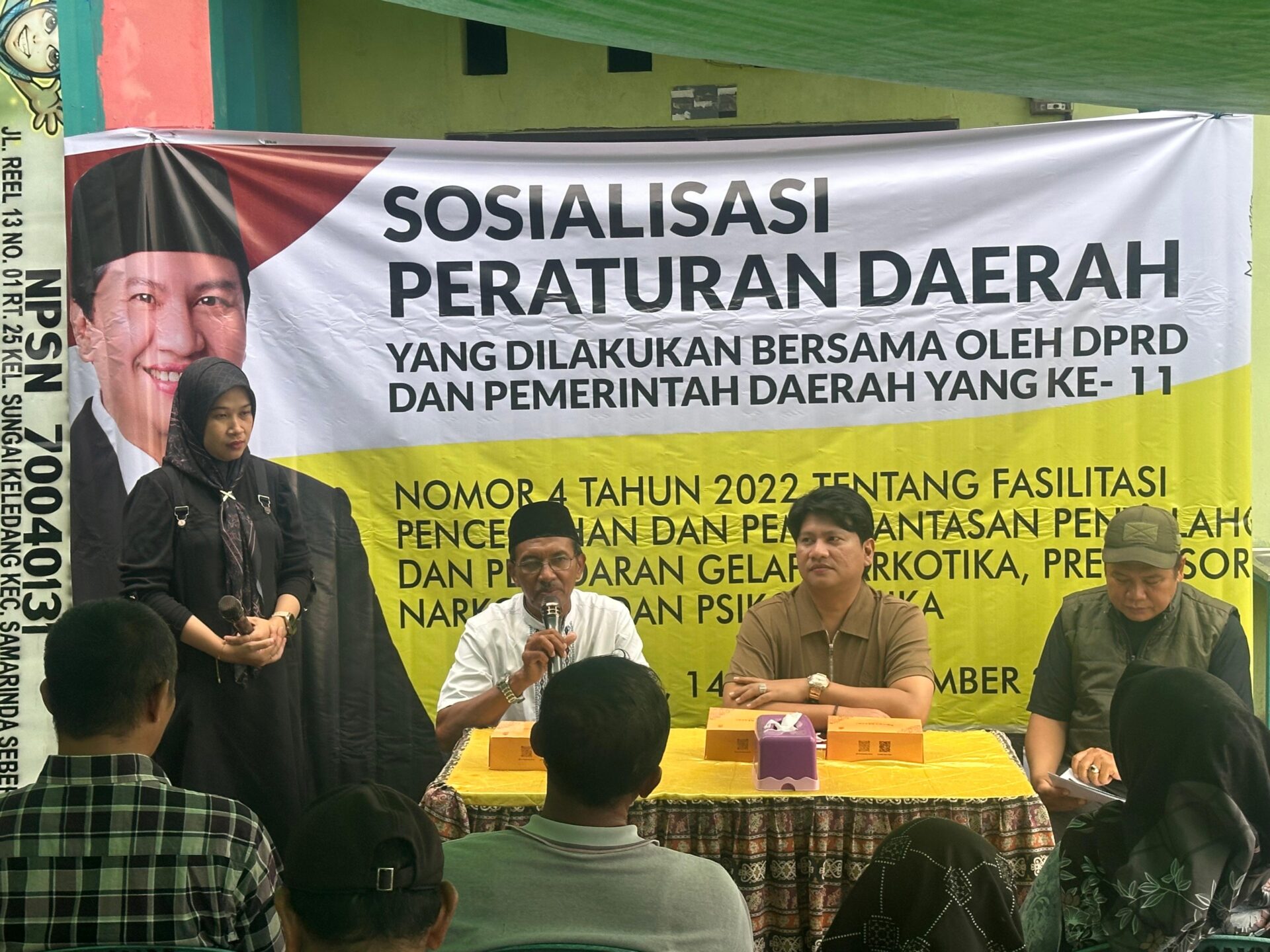 SOSPER NARKOTIKA. Anggota DPRD Kaltim Sayid Muziburrachman berdialog dengan warga dalam kegiatan Sosialisasi Perda Nomor 4 Tahun 2022 di Sungai Keledang, Minggu (16/11/2025).