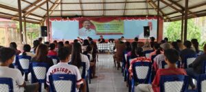 PENGUATAN DEMOKRASI. Wakil Ketua DPRD Kaltim, Ekti Immanuel, hadir dalam PDD ke-11 di Kampung Linggang Bigung, Kutai Barat.